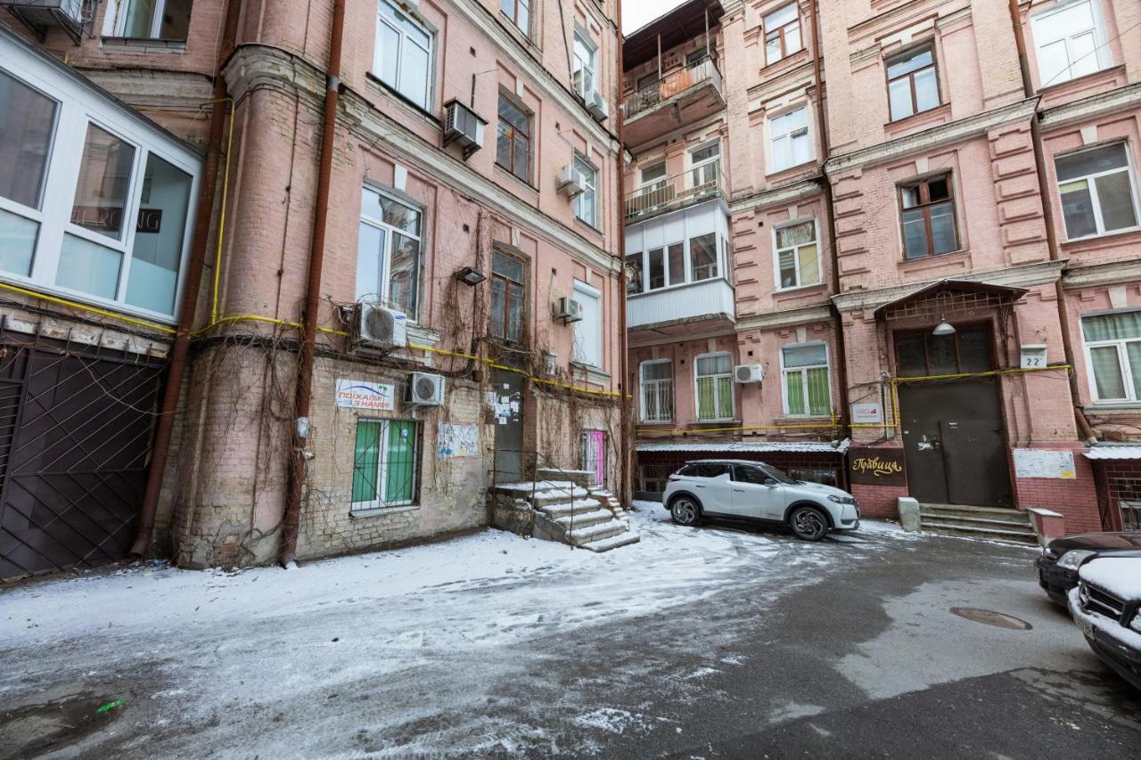 Apartment In The Historic Center Kiev Bagian luar foto