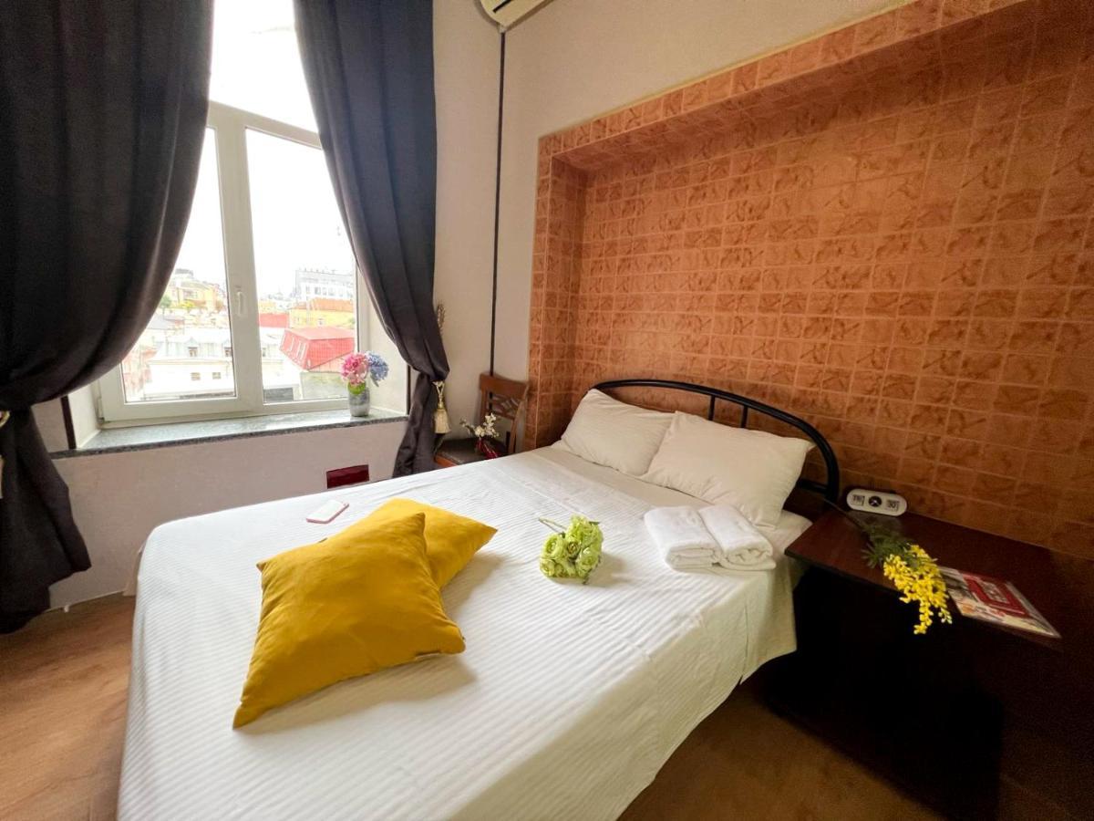 Apartment In The Historic Center Kiev Bagian luar foto