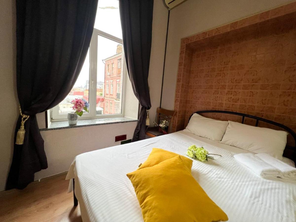 Apartment In The Historic Center Kiev Bagian luar foto