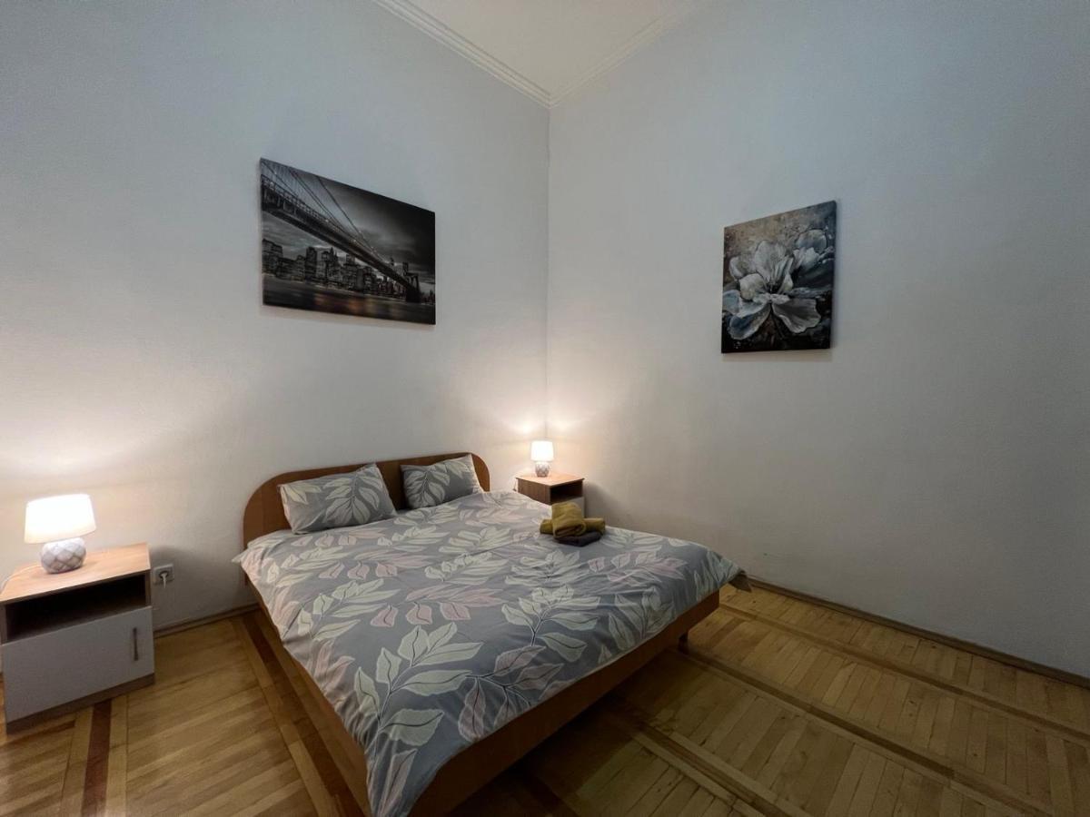 Apartment In The Historic Center Kiev Bagian luar foto
