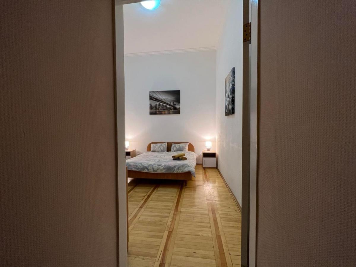 Apartment In The Historic Center Kiev Bagian luar foto