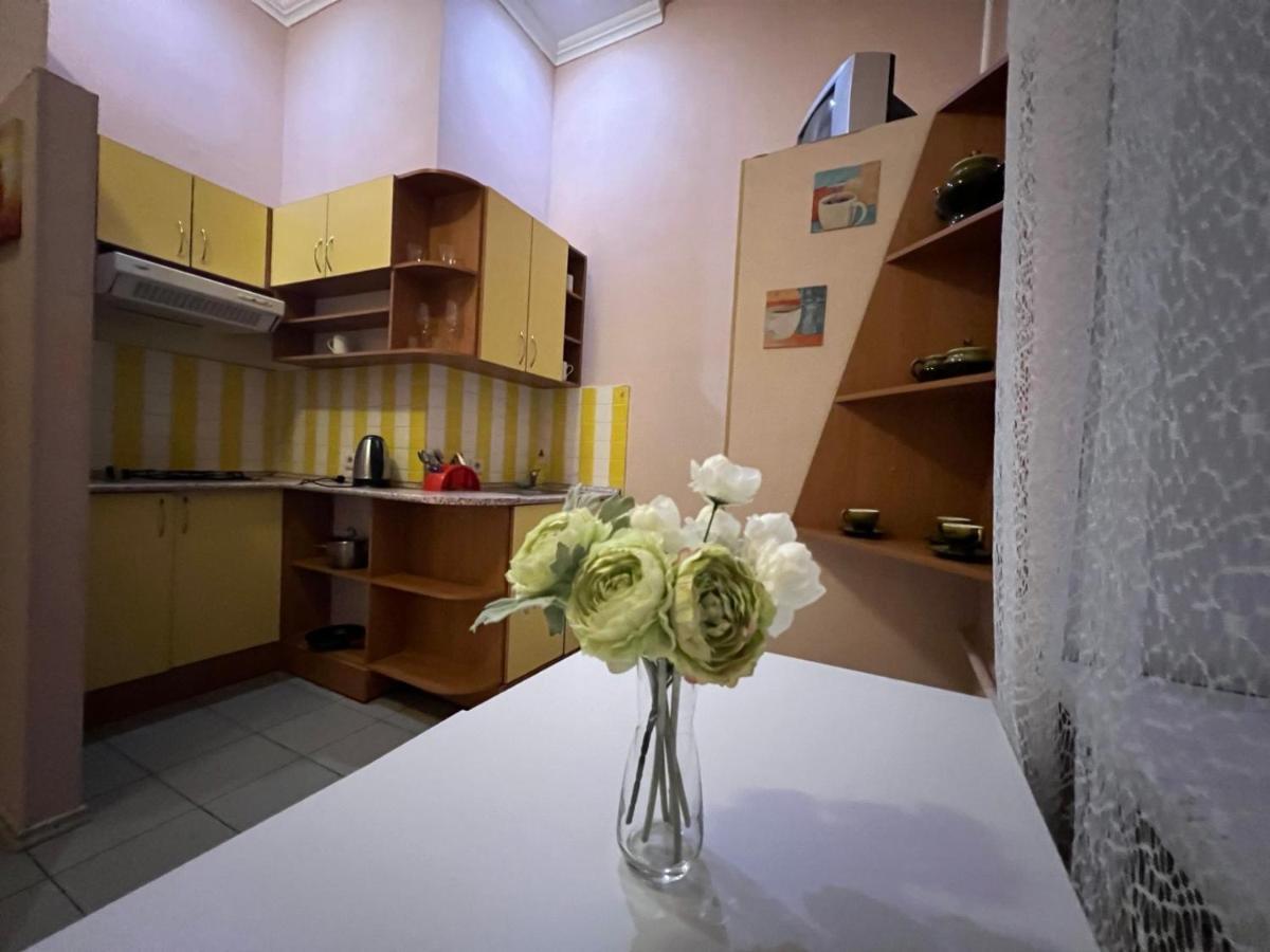 Apartment In The Historic Center Kiev Bagian luar foto