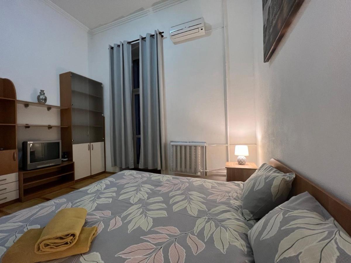 Apartment In The Historic Center Kiev Bagian luar foto