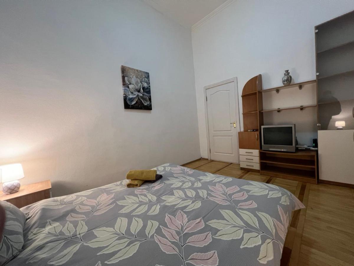Apartment In The Historic Center Kiev Bagian luar foto